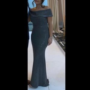 Betsey & Adam Off-the-shoulder sequin gown. Size 6. ✨